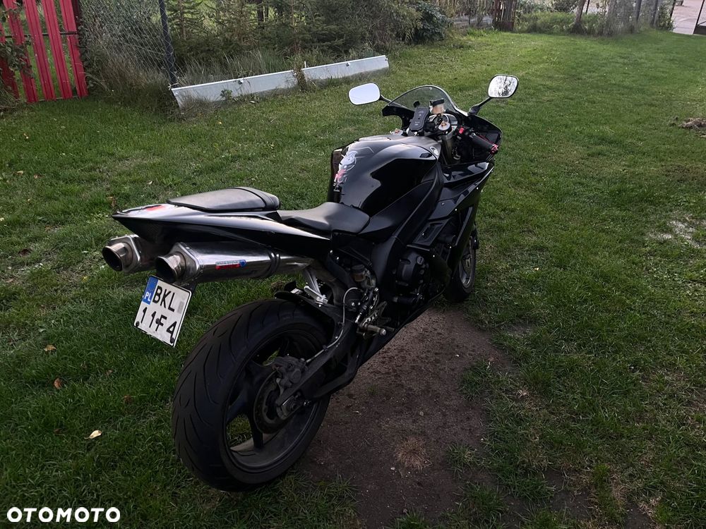 Yamaha R1 - 11