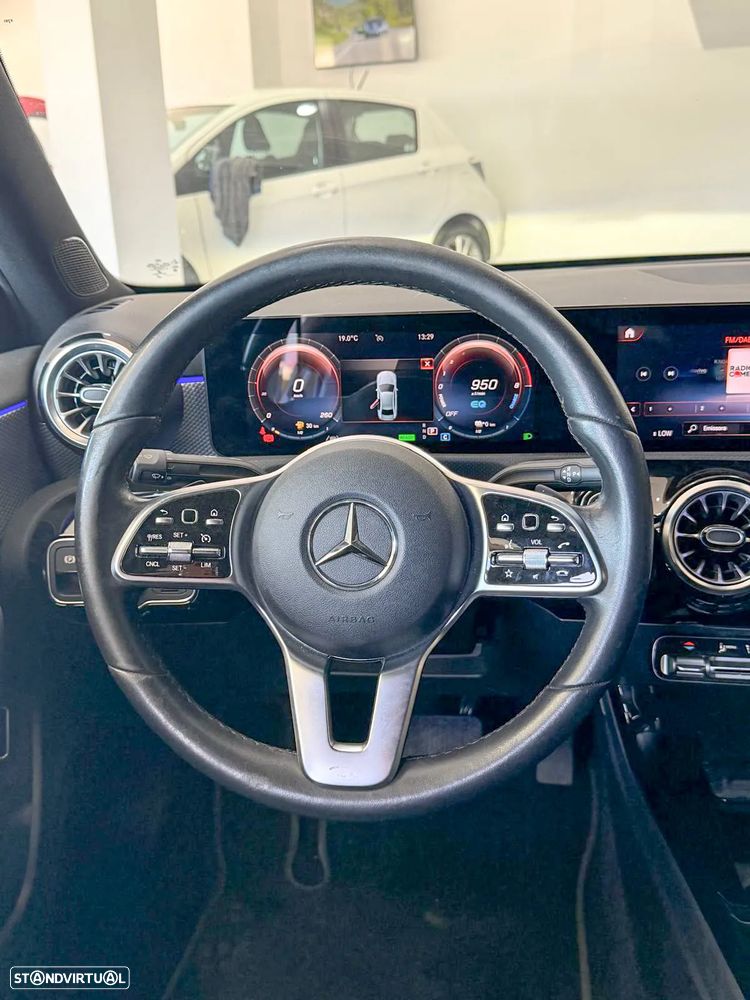 Mercedes-Benz A 250 Limousine e 8G-DCT AMG Line - 10