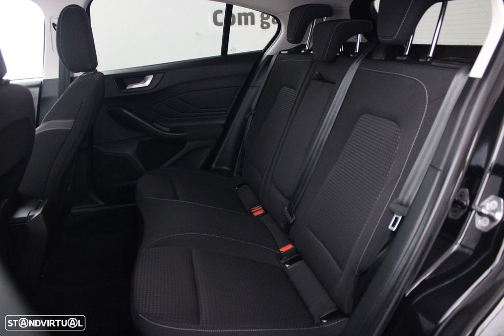 Ford Focus 1.0 EcoBoost MHEV Connected Design — fotografia 30