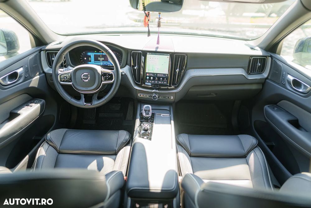Volvo XC 60 B5 MHEV AT AWD Ultimate Dark - 9
