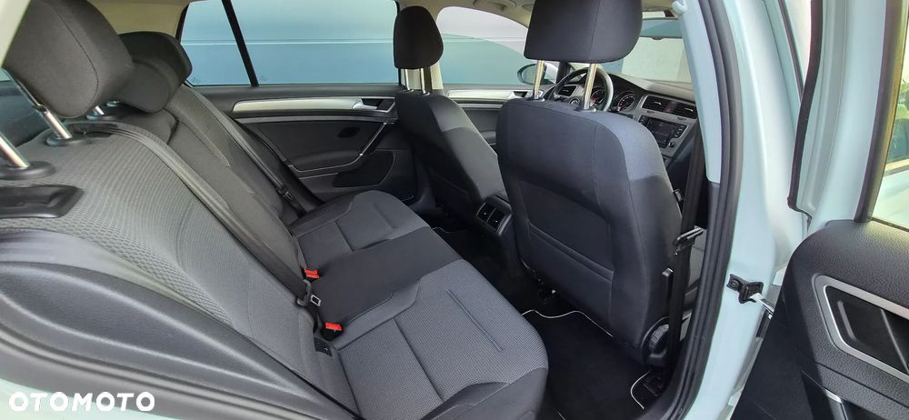 Volkswagen Golf 1.6 TDI Trendline DSG - 24