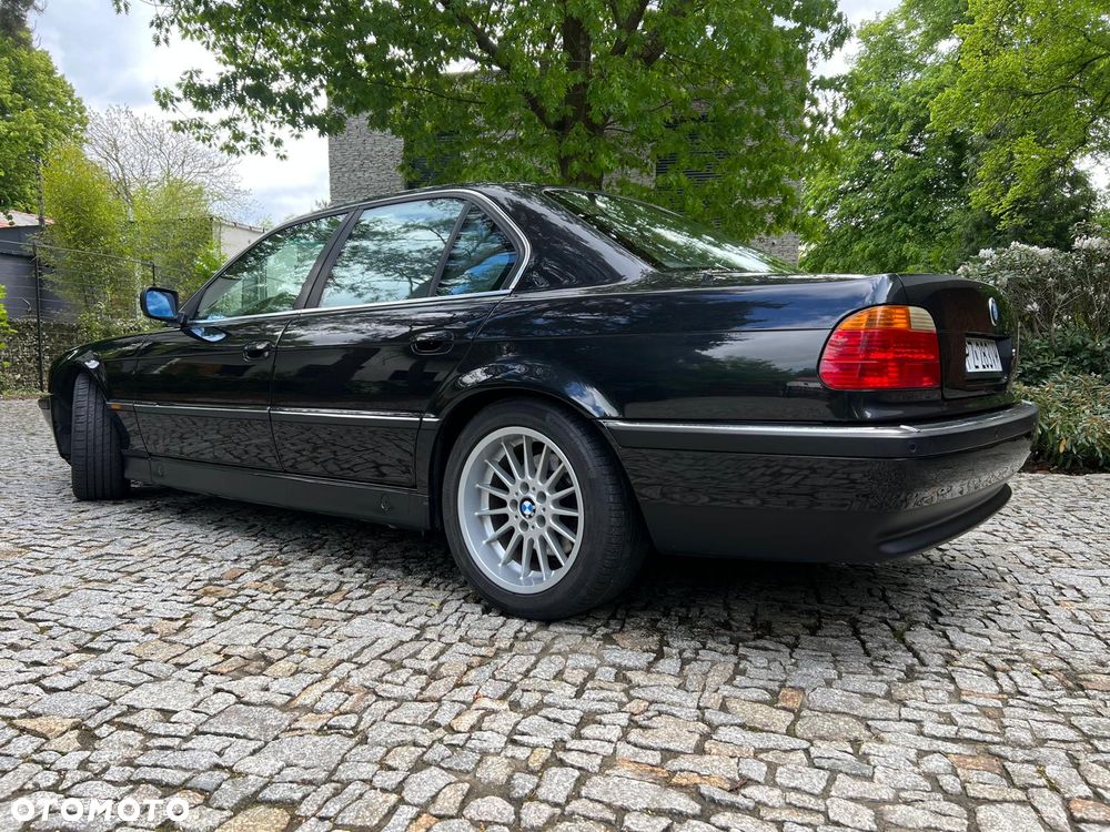 BMW Seria 7 740i V8 - 5