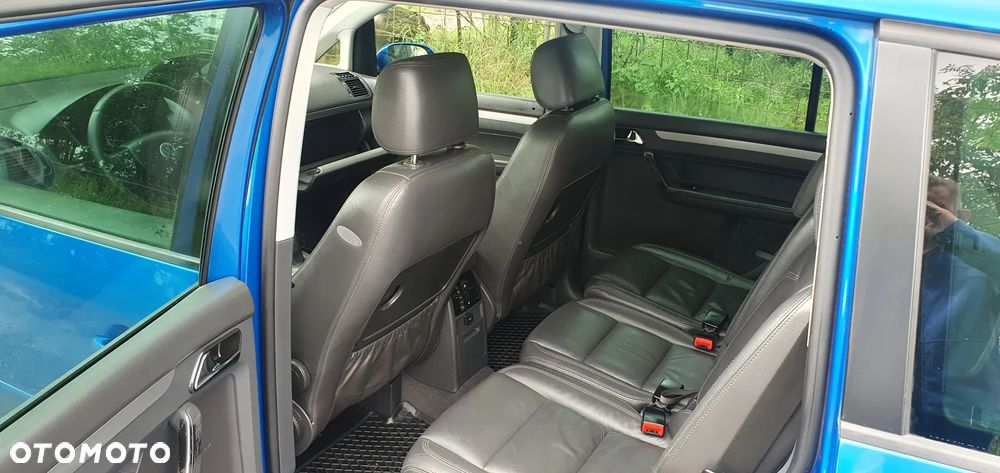 Volkswagen Touran 2.0 FSI Highline - 10