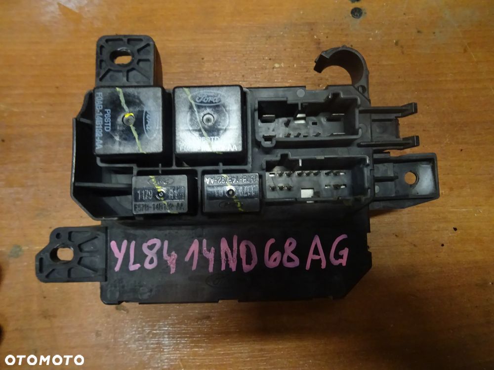 FORD MAVERICK SKRZYNKA BEZPIECZNIKI YL8414N068AG MAZDA TRIBUTE 2,0 124 KM 3,0 V6 197 KM CZESCI ROZNE