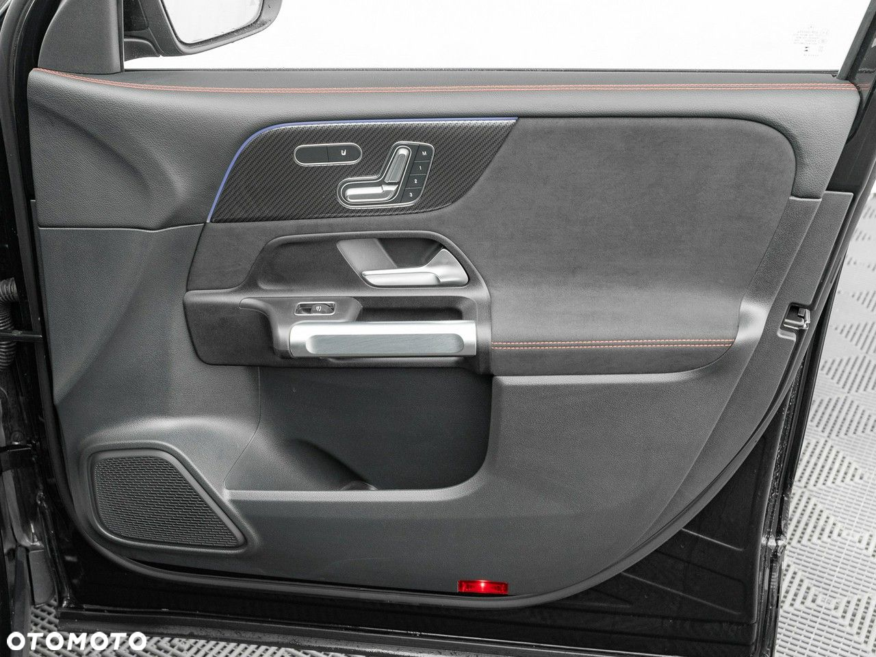 Mercedes-Benz GLB 200 d 4-Matic AMG Line 8G-DCT - 34