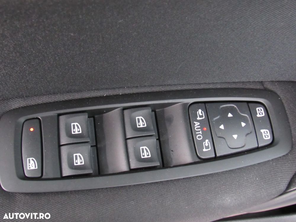 Renault Megane BLUE dCi 115 BUSINESS EDITION - 26