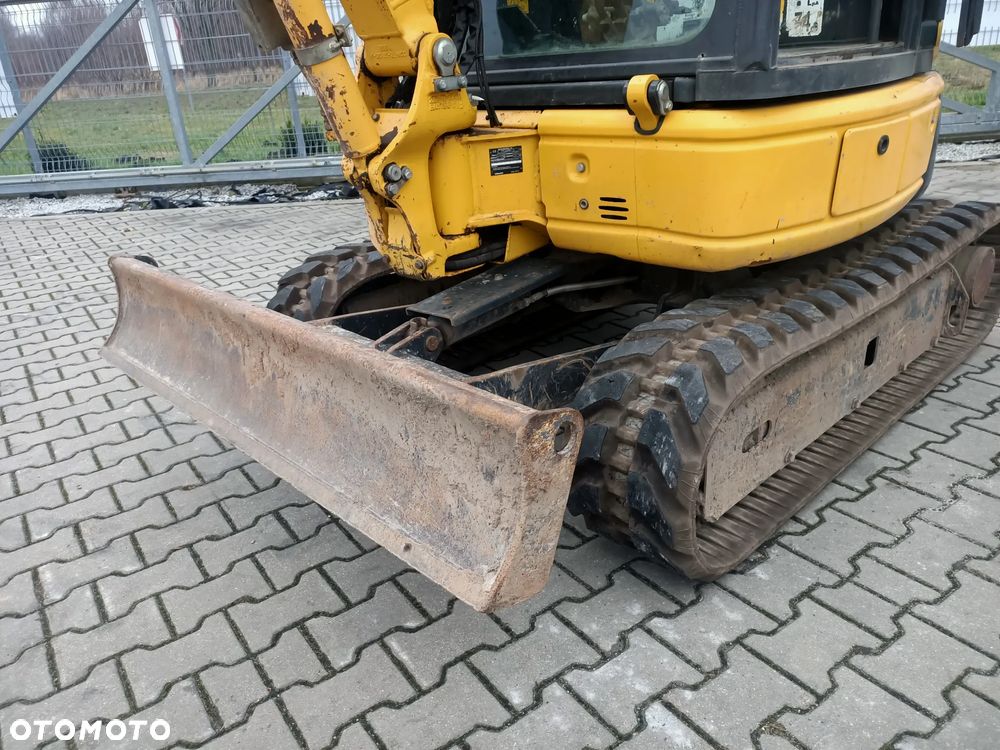 Komatsu PC26MR-3 - 13