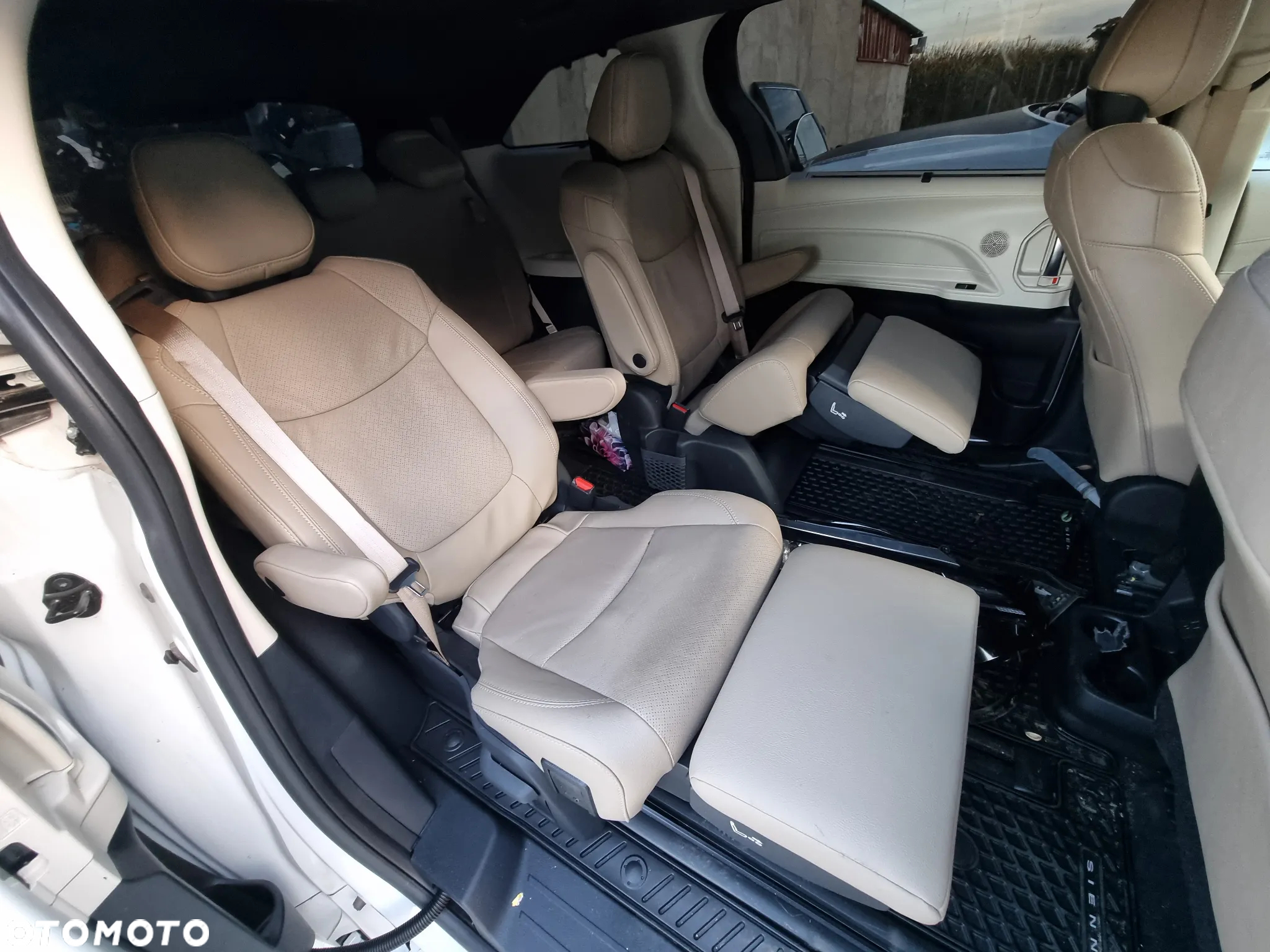 Toyota Sienna - 12