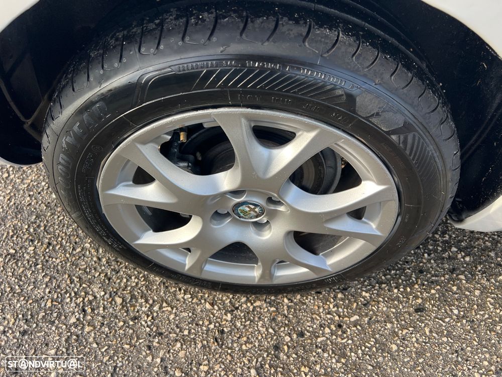 Alfa Romeo MiTo 1.3 JTD Distinctive - 15