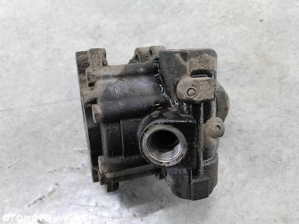 POMPA WSPOMAGANIA VW TRANSPORTER T4 ZF 2.4 D - 3