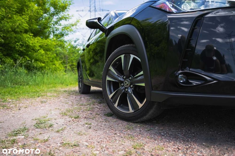 Lexus UX - 12