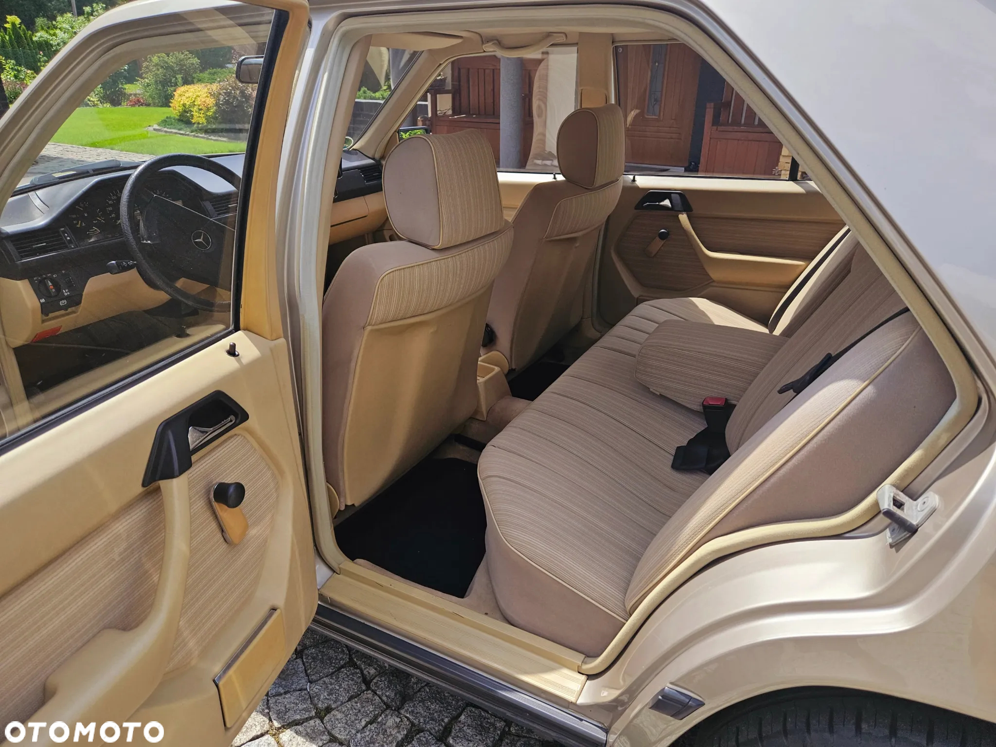 Mercedes-Benz W124 (1984-1993) - 16