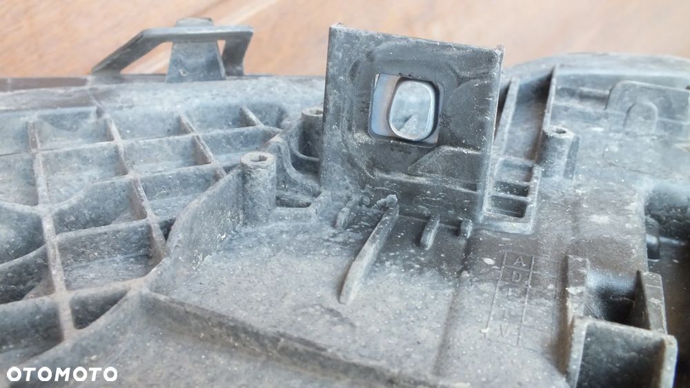 Lampa przednia lewa Mercedes W1189068400 CLA - 9