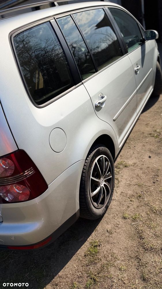 Volkswagen Touran - 6