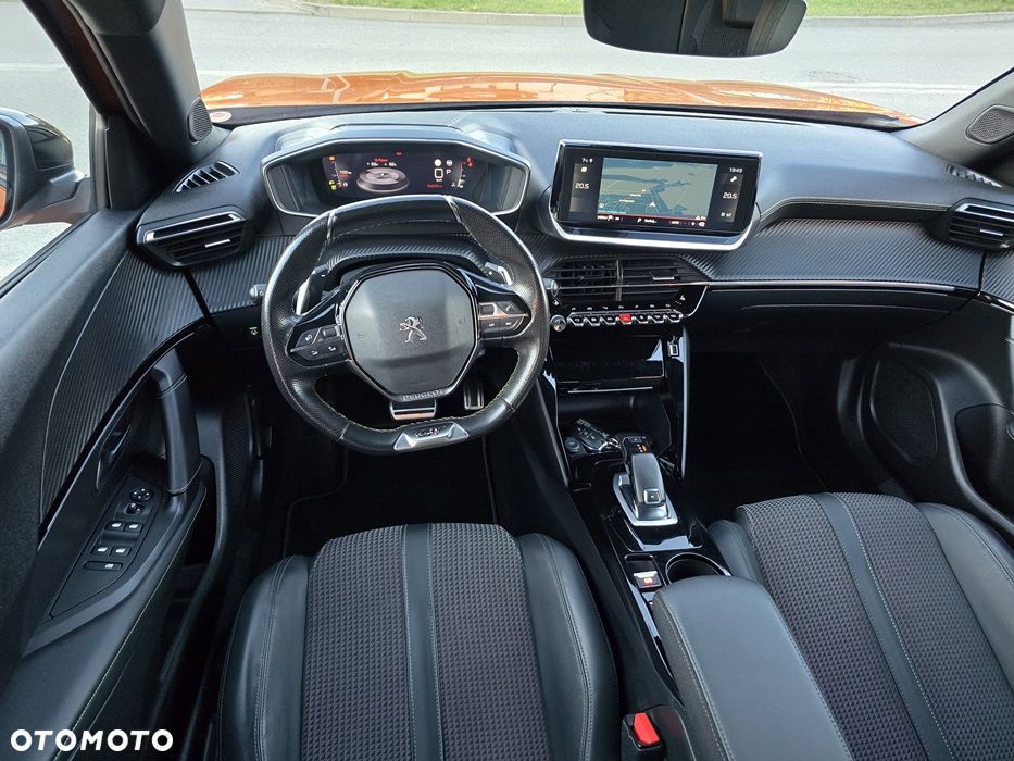Peugeot 2008 PureTech 130 EAT8 GT - 8