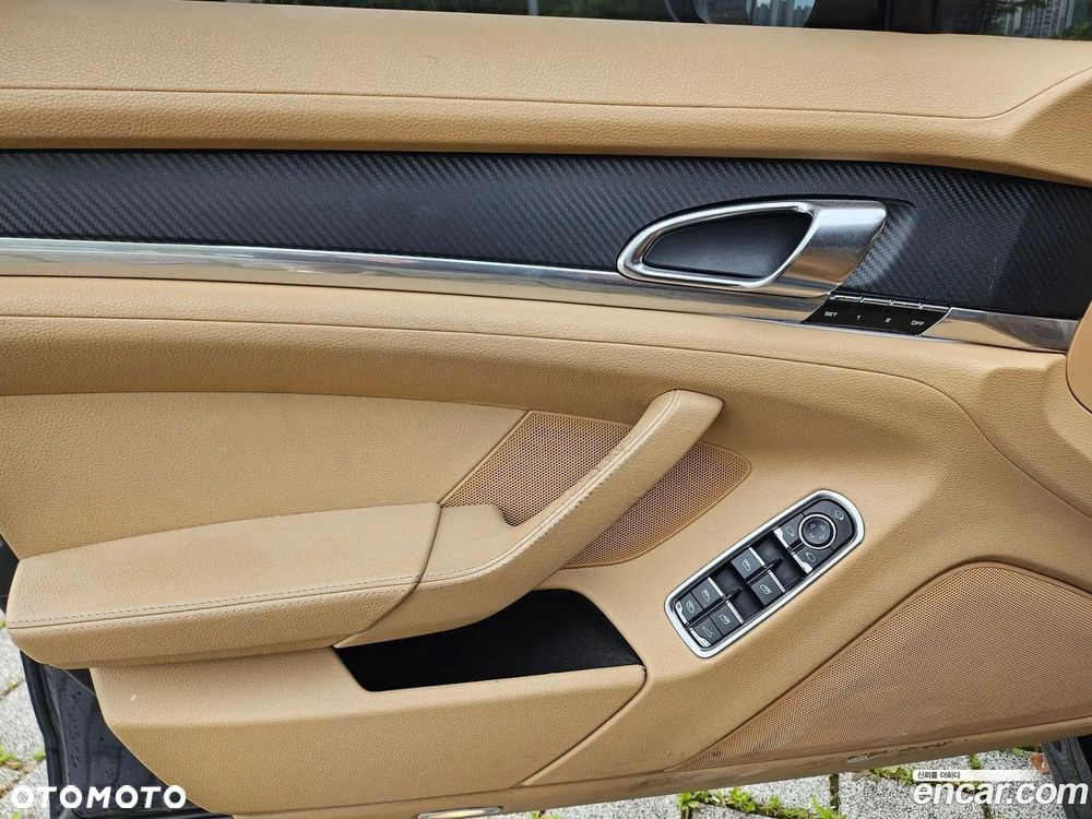 Porsche Panamera - 18