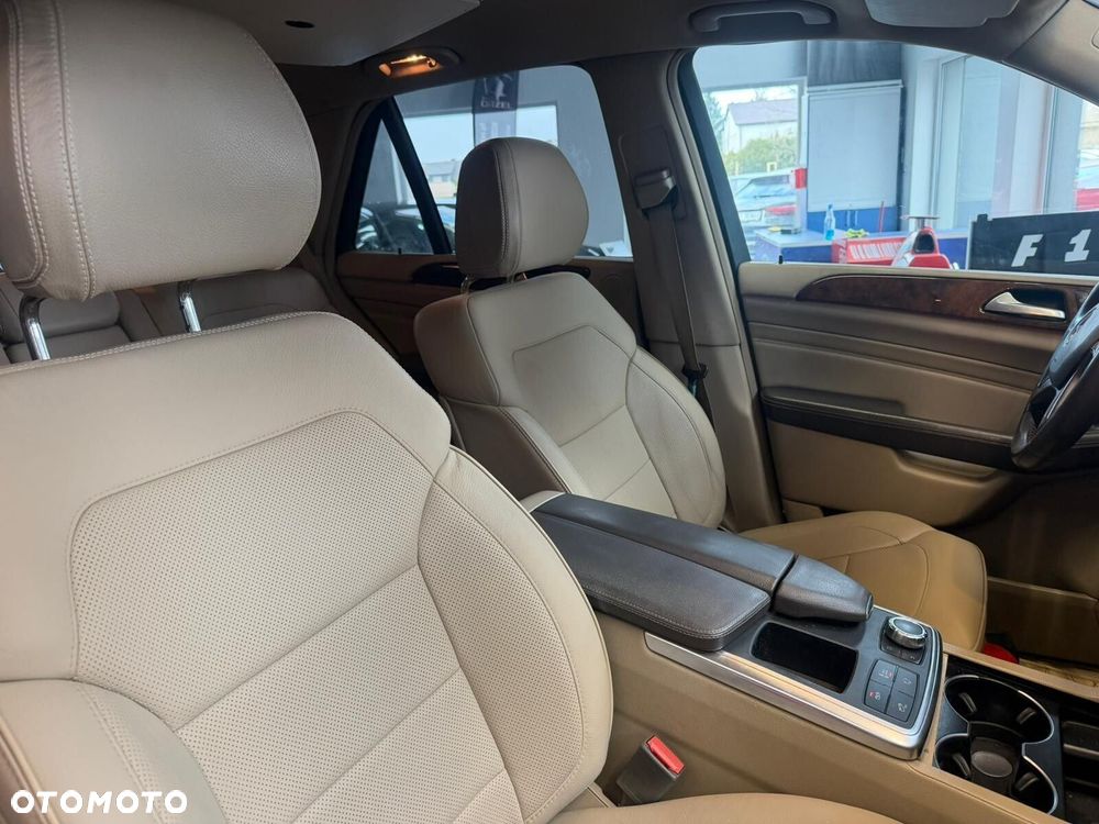 Mercedes-Benz ML - 14