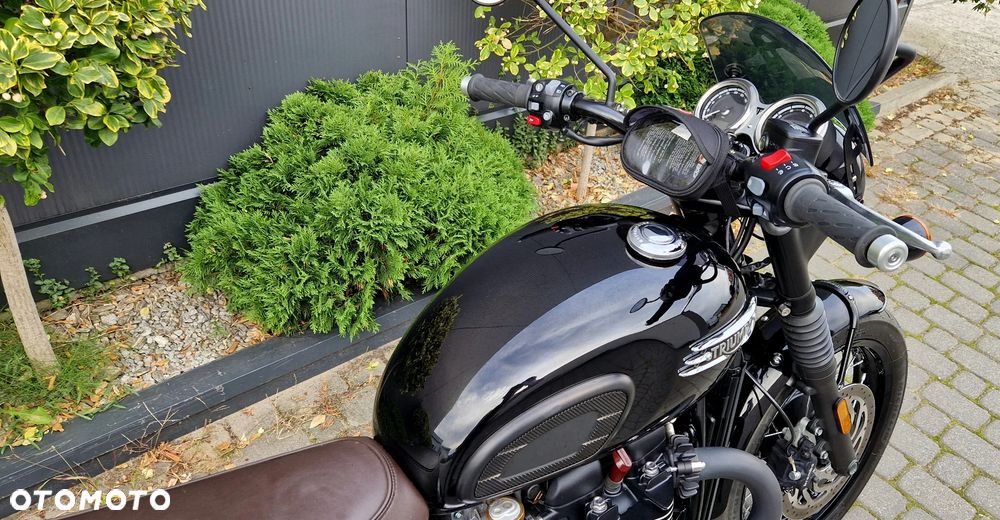 Triumph Bonneville - 22