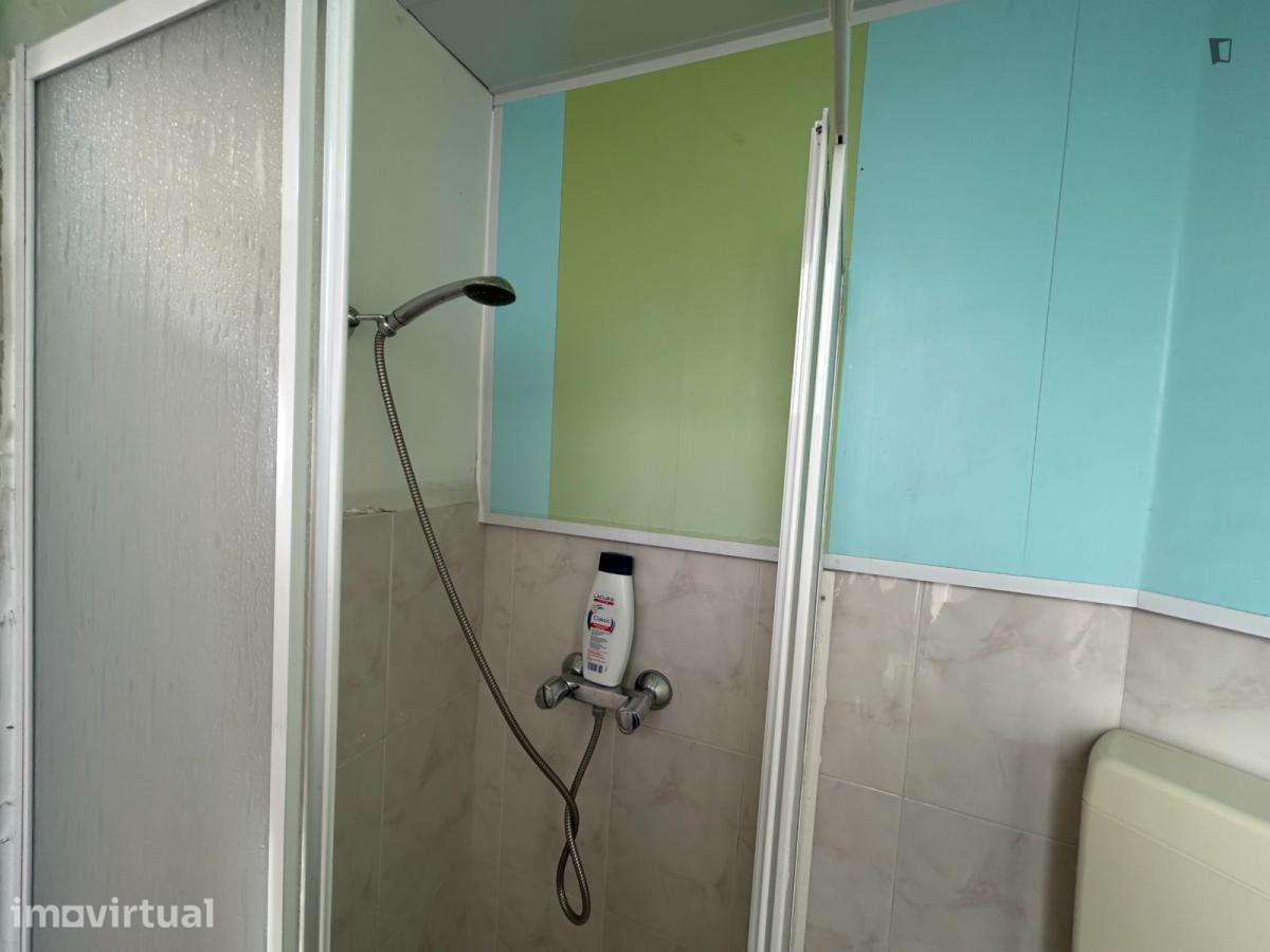 Quarto - localizado em Alameda Lisbon - Grande imagem: 4/15