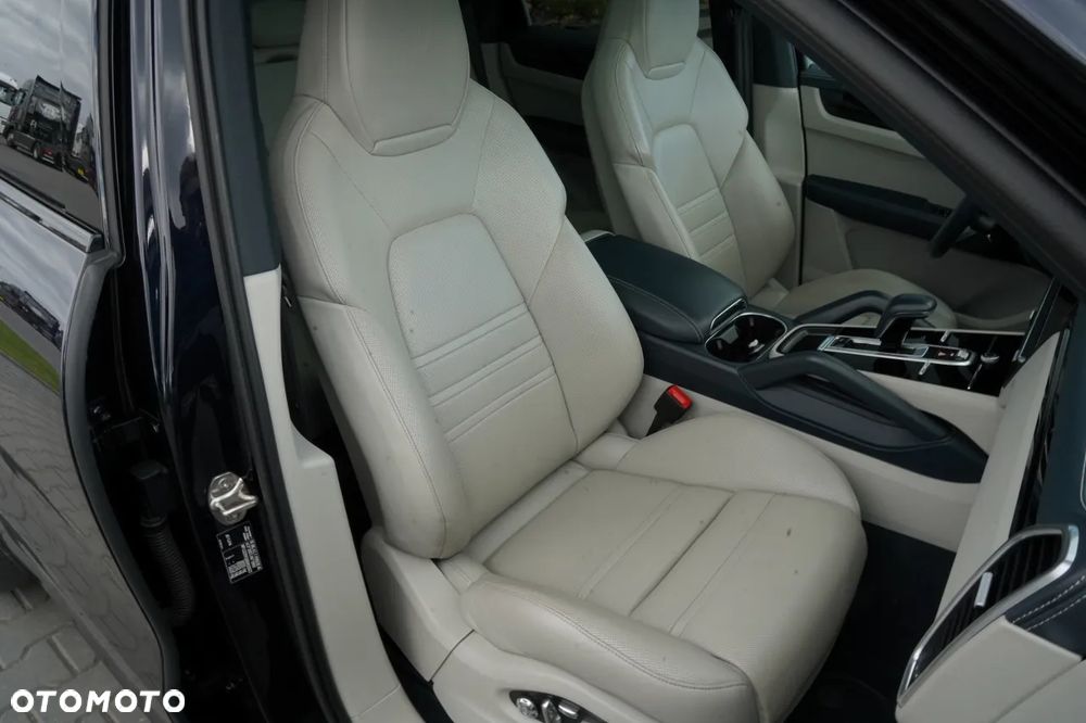 Porsche Cayenne Standard - 30