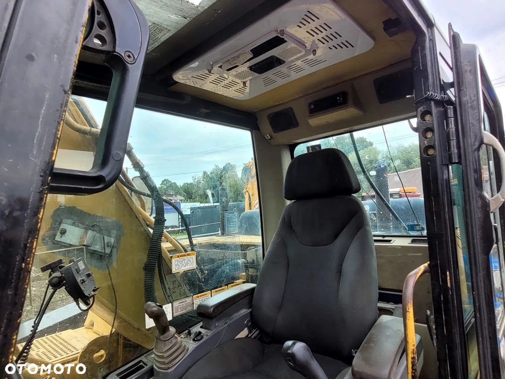 Caterpillar 318C - 16