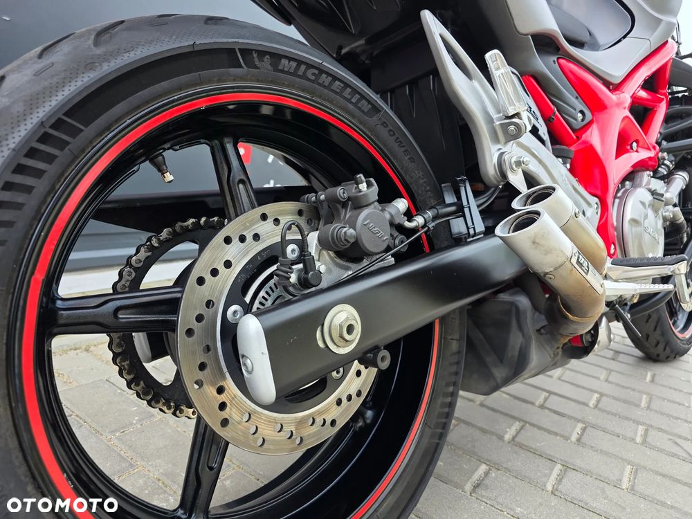 Suzuki Gladius - 21