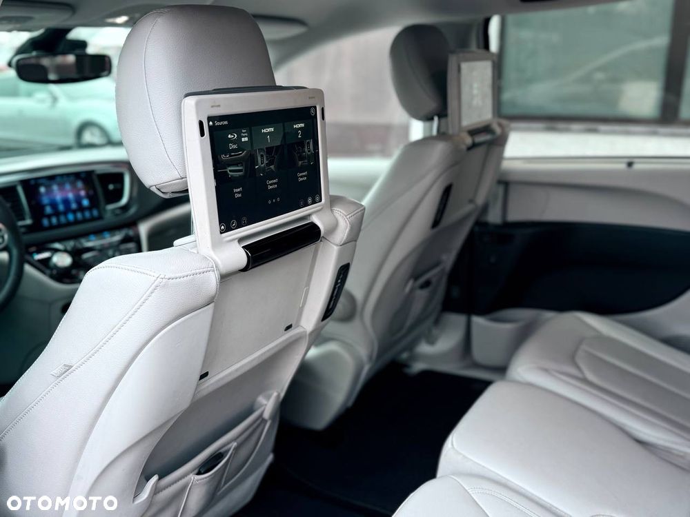 Chrysler Pacifica - 9