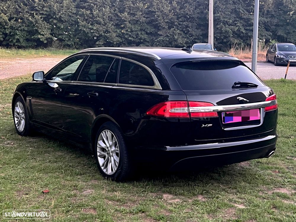 Jaguar XF Sportbrake 2.2 D Premium Luxury - 4