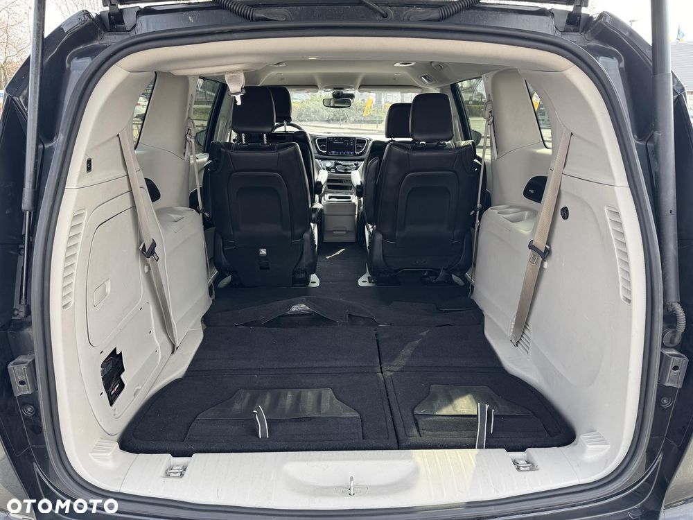 Chrysler Pacifica - 21