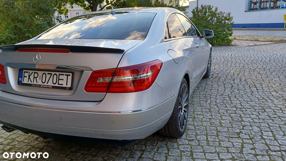 Mercedes-Benz Klasa E 200 CGI Coupe BlueEFFICIENCY Automatik Avantgarde - 12