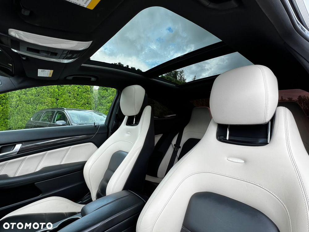 Mercedes-Benz Klasa C 63 AMG AMG SPEEDSHIFT MCT AMG Performance Package - 12