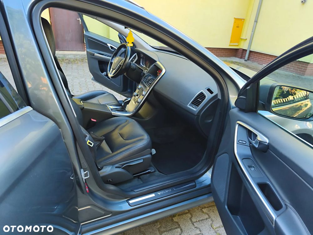 Volvo XC 60 D4 Geartronic Summum - 17