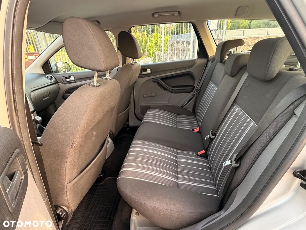 Ford Focus 1.6 Trend - 9