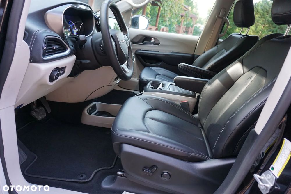 Chrysler Pacifica - 13
