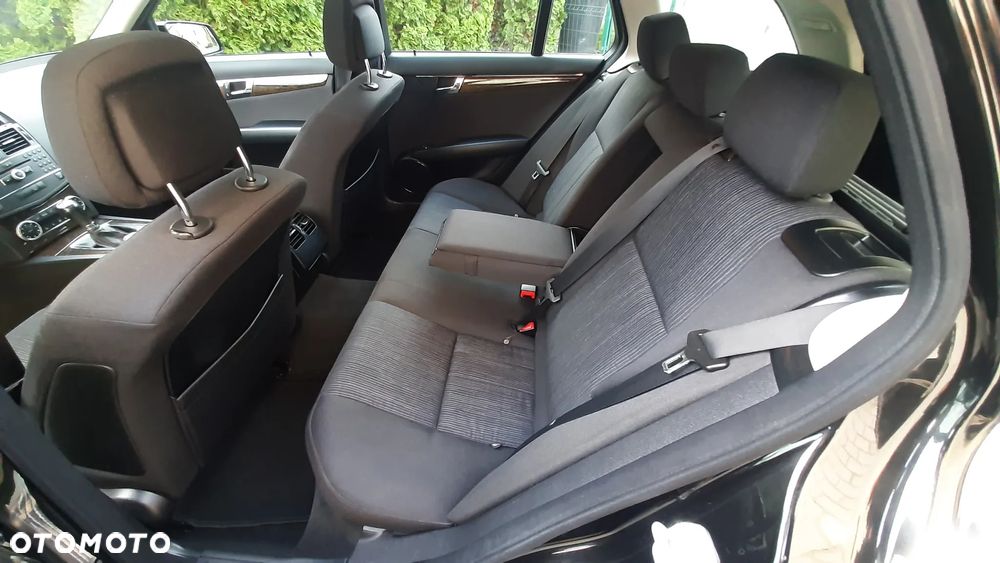 Mercedes-Benz Klasa C 180 BlueEFFICIENCY Elegance - 28