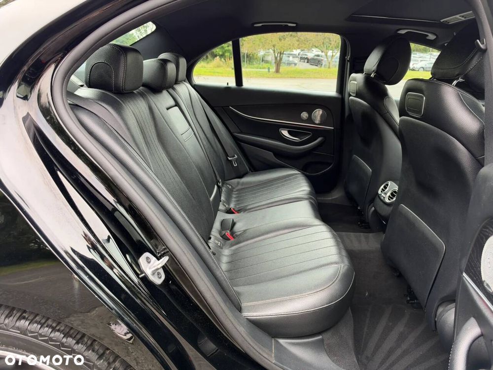 Mercedes-Benz Klasa E 300 9G-TRONIC - 34