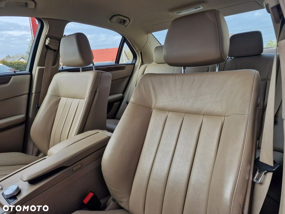 Mercedes-Benz Klasa E 250 BlueEFFICIENCY 7G-TRONIC Elegance - 18