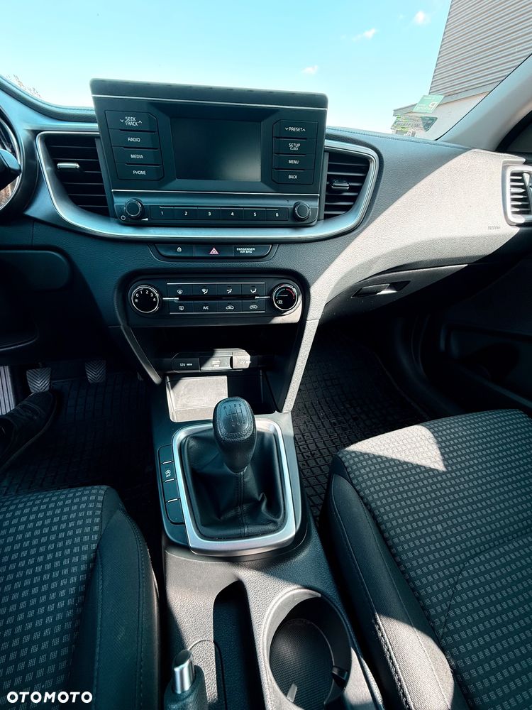 Kia Ceed - 11