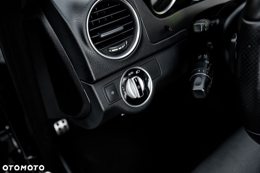 Mercedes-Benz Klasa C 180 BlueEFFICIENCY 7G-TRONIC Avantgarde - 26