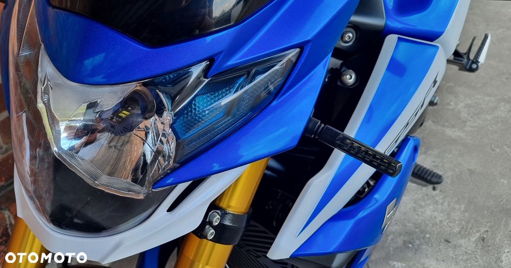 Suzuki GSR - 12