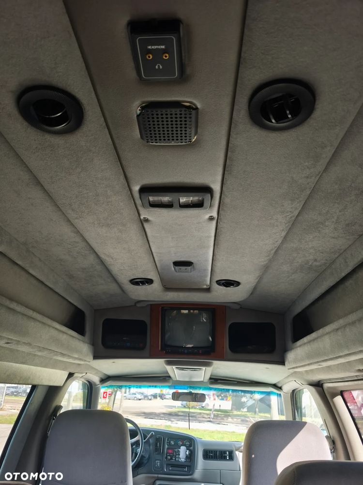 Chevrolet Express - 13