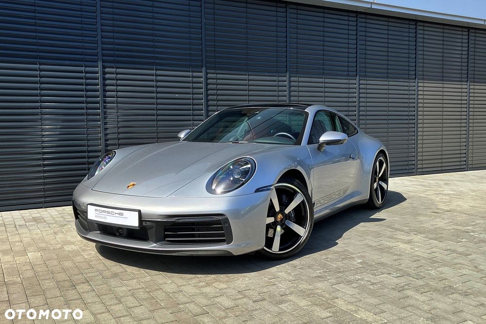 Porsche 911 Carrera - 2