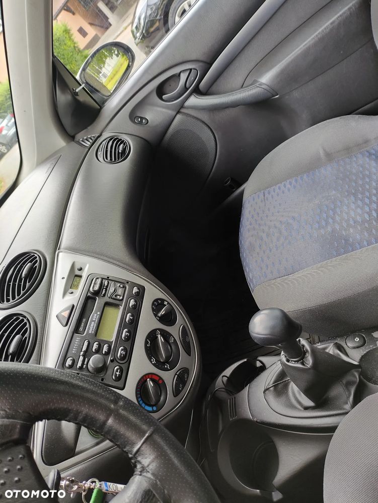 Ford Focus - 11