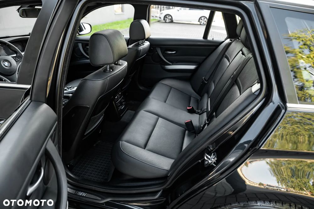 BMW Seria 3 325i xDrive Edition Lifestyle - 25