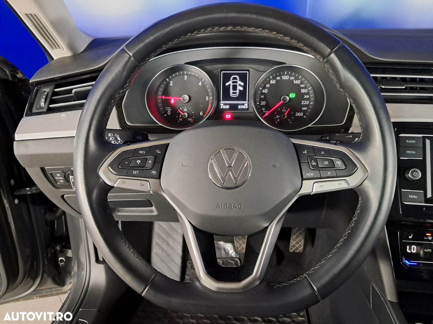 Volkswagen Passat - 11
