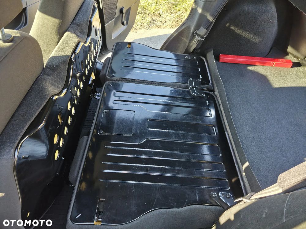 Ford Fiesta 1.4 Trend - 32