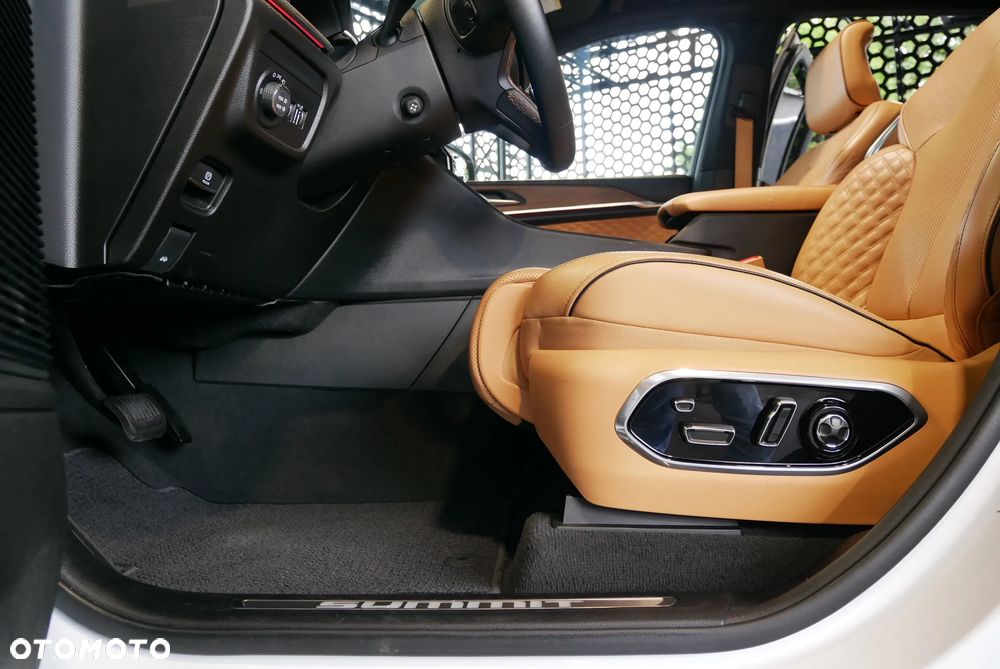 Jeep Grand Cherokee - 25
