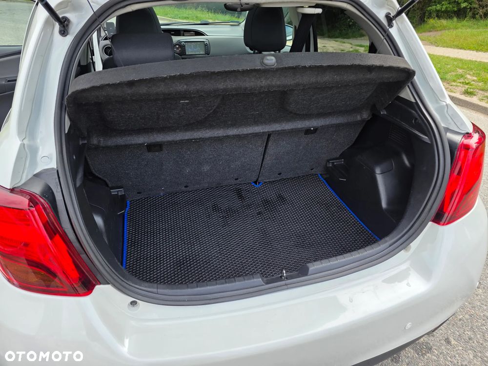 Toyota Yaris Hybrid 100 Sol - 22