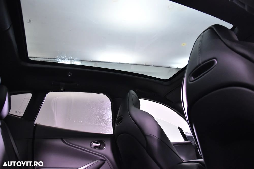 Aston Martin DBX - 25