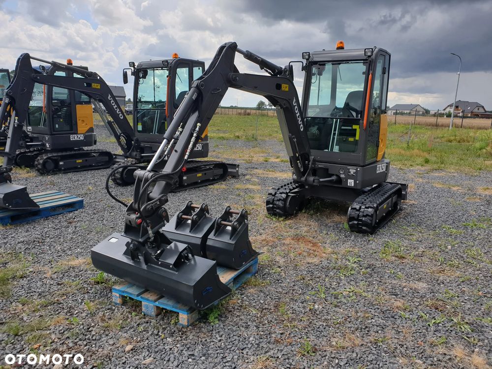 Volvo ECR25D NOWA DOSTĘPNA OD RĘKI, SZYBKOZŁĄCZE, DŁUGIE RAMIĘ, OBRÓT W OBRYSIE - 26